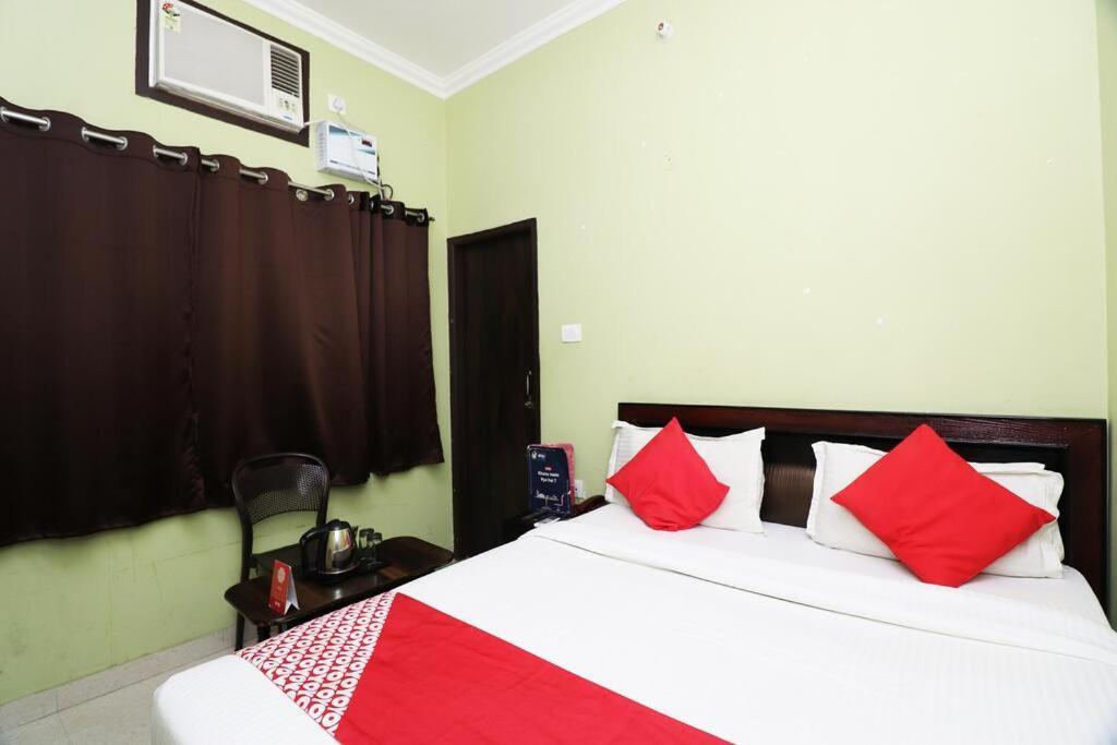 Hotel Blue Star Váránaszi Kültér fotó