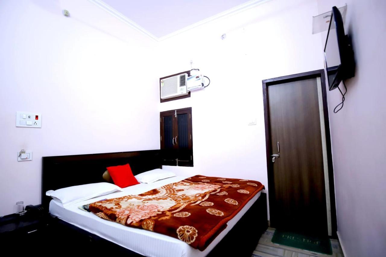 Hotel Blue Star Váránaszi Kültér fotó