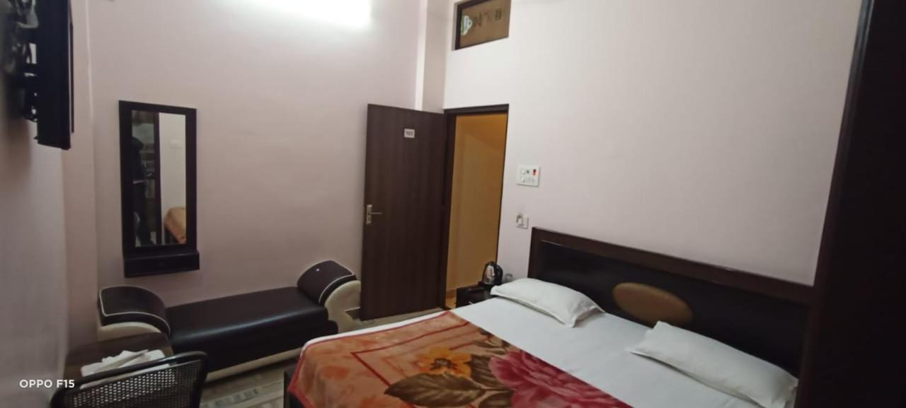 Hotel Blue Star Váránaszi Kültér fotó