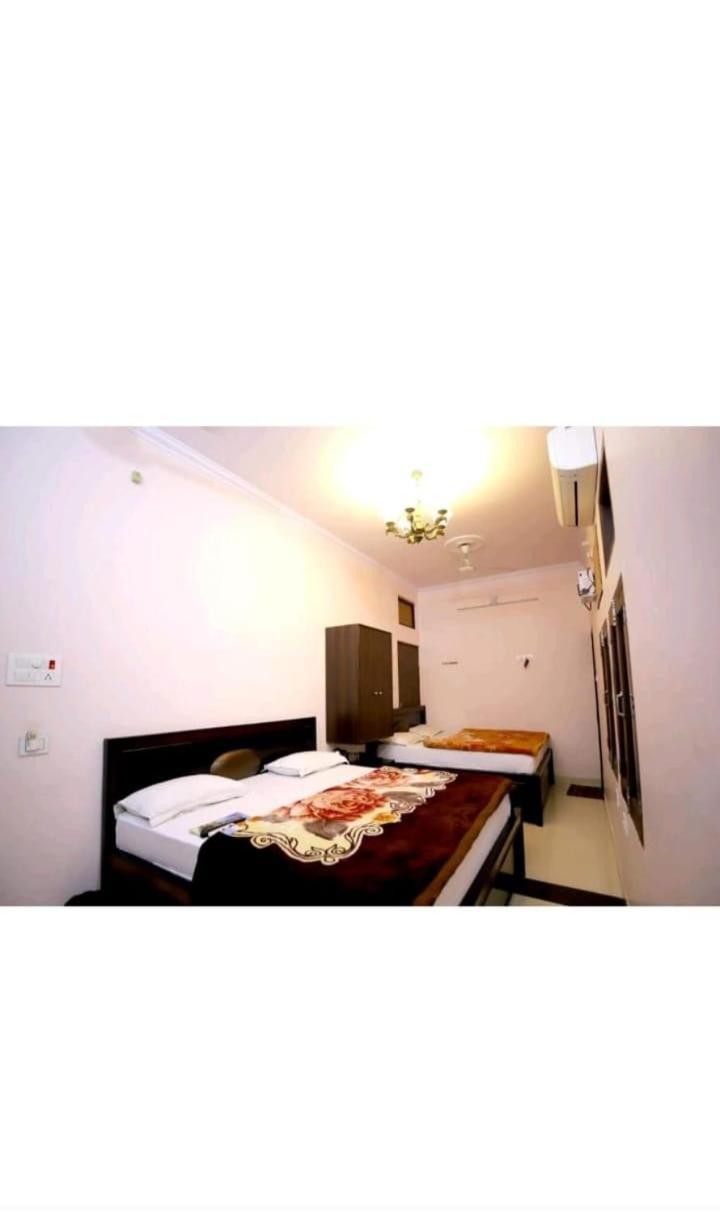 Hotel Blue Star Váránaszi Kültér fotó