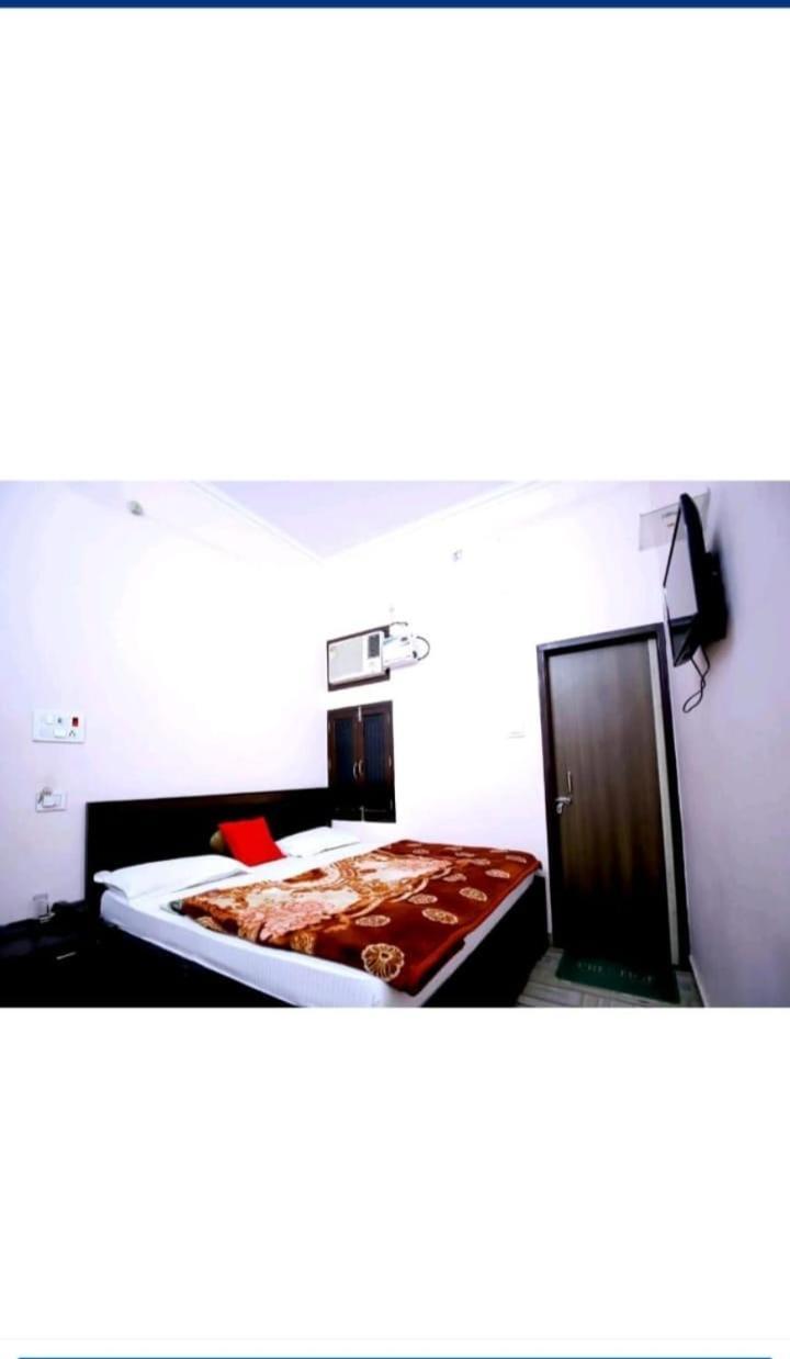 Hotel Blue Star Váránaszi Kültér fotó